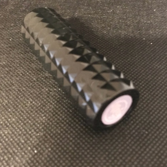 BNIB Kat Von D Coven Studded Kiss Creme Lipstick - Picture 5 of 8